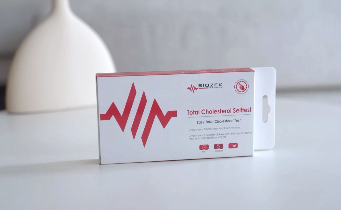 Verpakking van de Cholesterol test kit, ideaal voor het snel en betrouwbaar testen van cholesterol niveaus thuis.