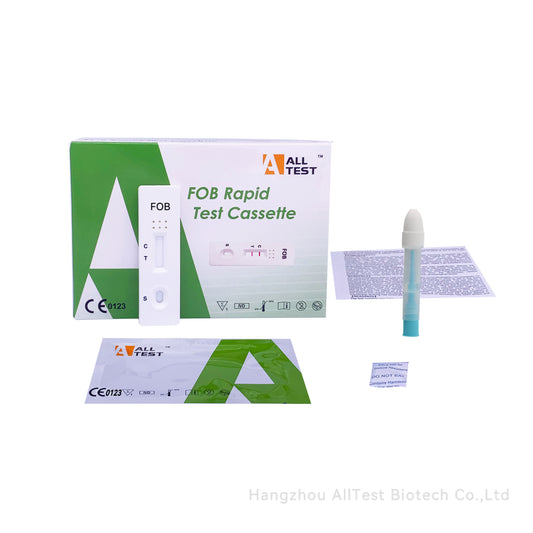 Inhoud van de FOB test kit: teststrip, staafje voor monsterverzameling, pipet, bufferoplossing en gebruiksaanwijzing voor het testen op occult bloed in ontlasting.