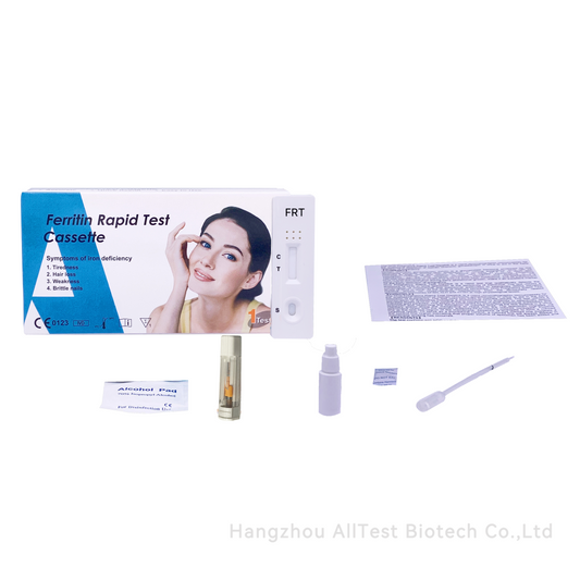 "Inhoud van de Ferritine test kit: testcassette, lancet, pipet, bufferoplossing en gebruiksaanwijzing voor thuistesten.